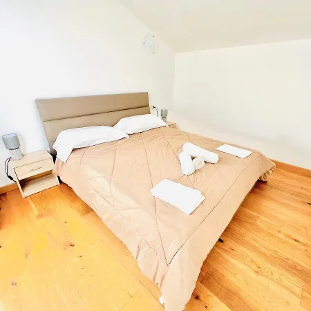 Luxury La Brezza 2 - Fronte Mare Apartment