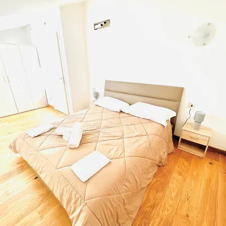 Luxury La Brezza 2 - Fronte Mare Apartment *