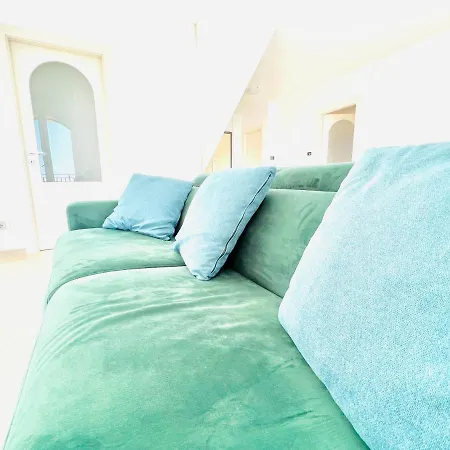 Luxury La Brezza 2 - Fronte Mare Apartment *