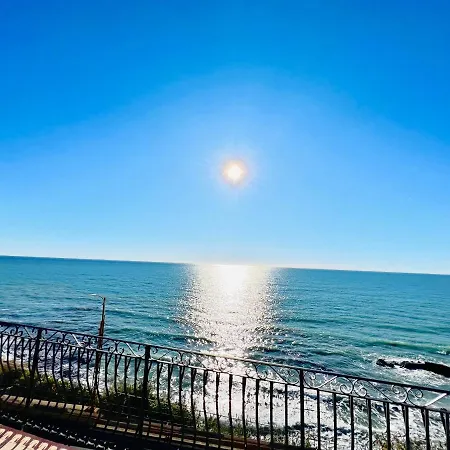 Luxury La Brezza 2 - Fronte Mare Apartment *