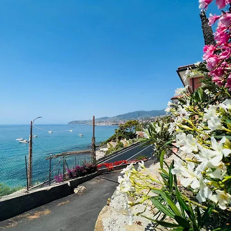 Luxury La Brezza 2 - Fronte Mare Apartment